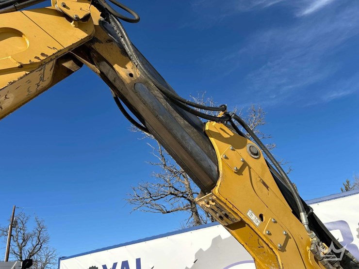 2015-caterpillar-backhoe-image-25