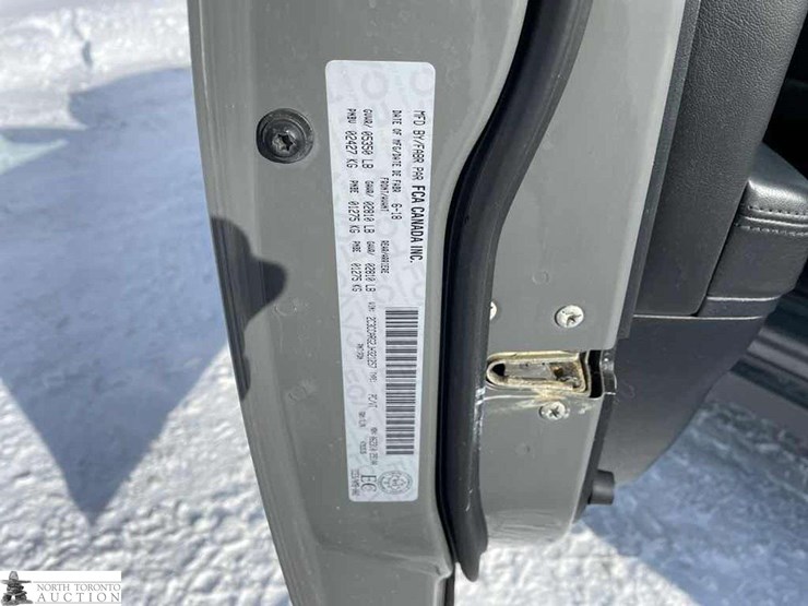 2018-chrysler-300-touring-image-20