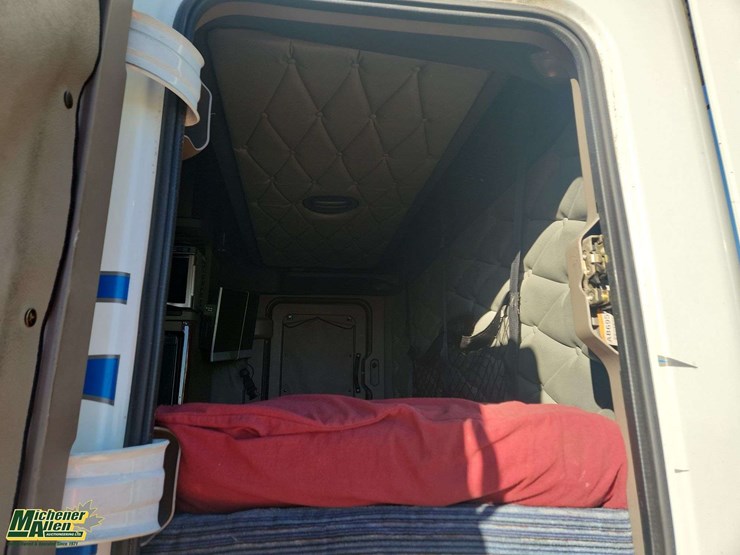 2009-freightliner-cascadia-t/a-sleeper-tractor-image-48