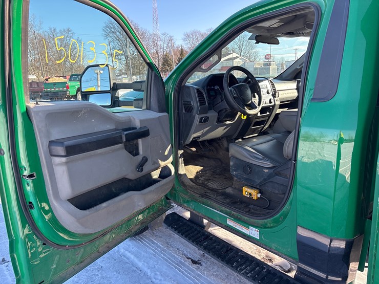 2017-ford-f550-image-32