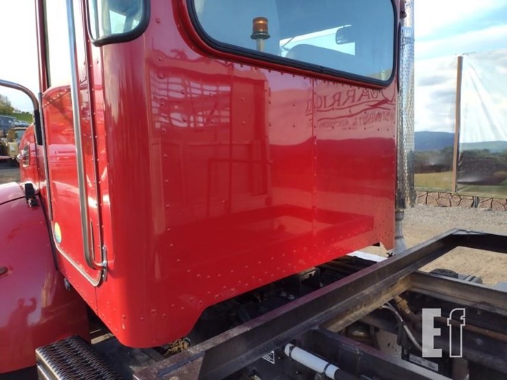 peterbilt-330-image-31