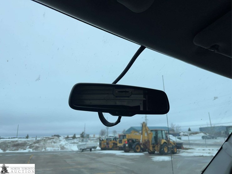 2014-ford-cargo-image-24