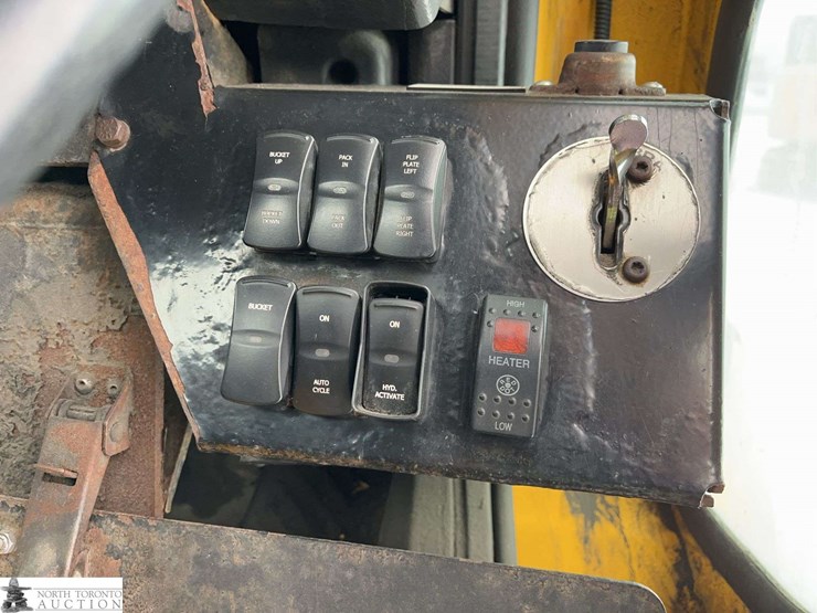 2018-freightliner-m2-106-image-26