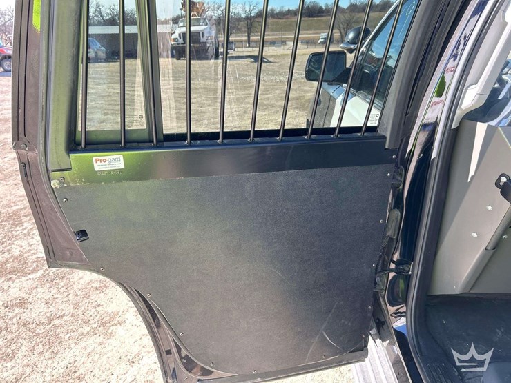 2016-chevrolet-tahoe-image-18