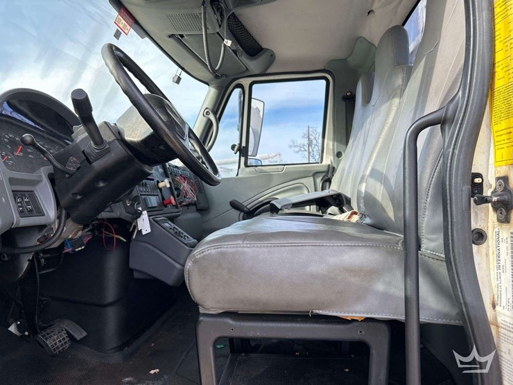 2007-international-derrick-digger-truck-image-12