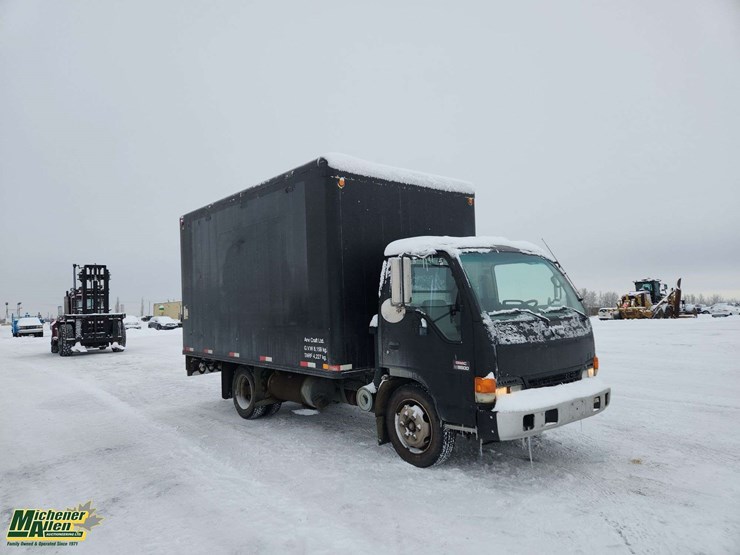 2004-gmc-w5500-image-2