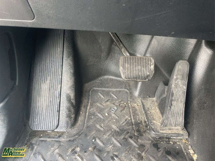 2020-ford-explorer-image-19