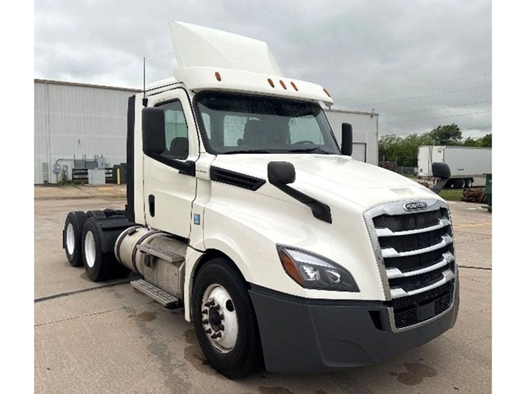 2018-freightliner-cascadia-126-image-1