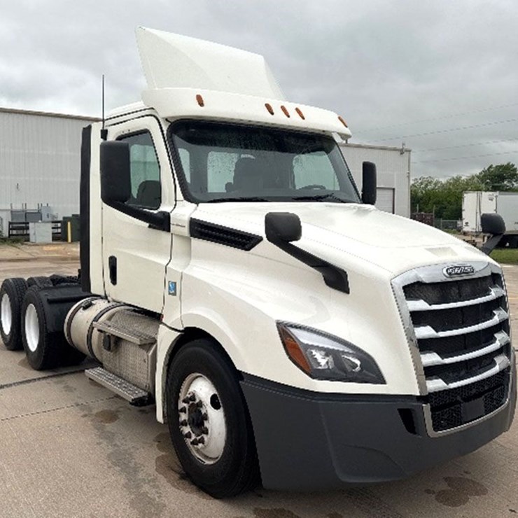 2018 FREIGHTLINER CASCADIA 126