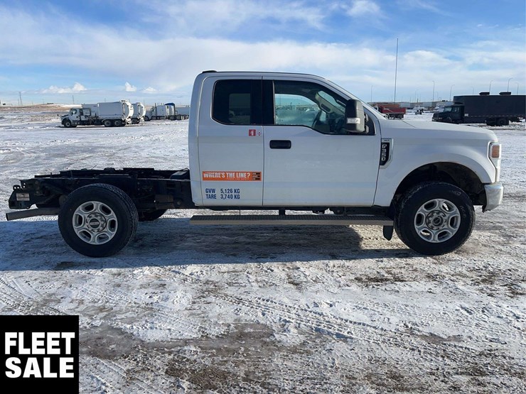 2021-ford-f350-image-8