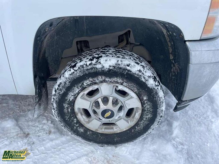 2011-chevrolet-k2500-image-47