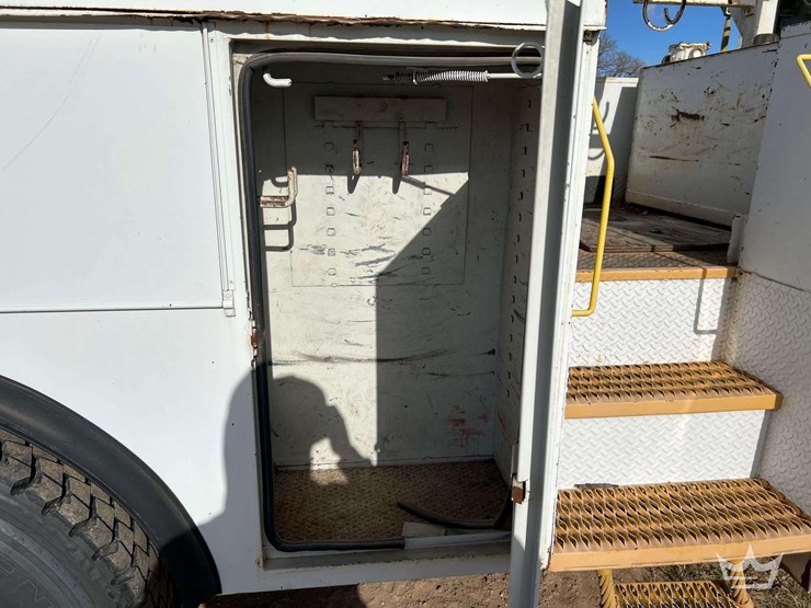 2007-international-derrick-digger-image-22