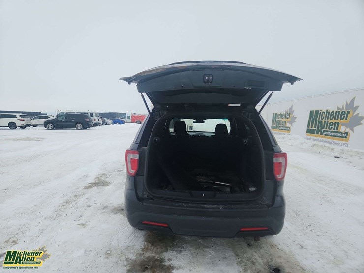 2019-ford-explorer-image-15