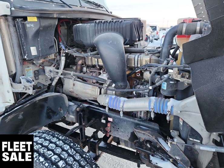 2011-freightliner-coronado-122-sd-image-28