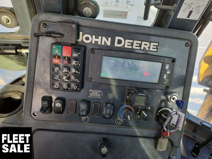 2015-deere-410l-image-10