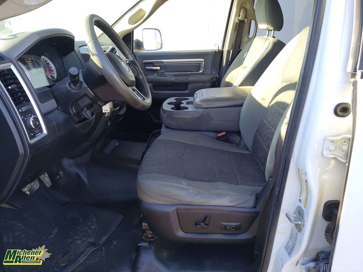 2015-dodge-3500-image-14