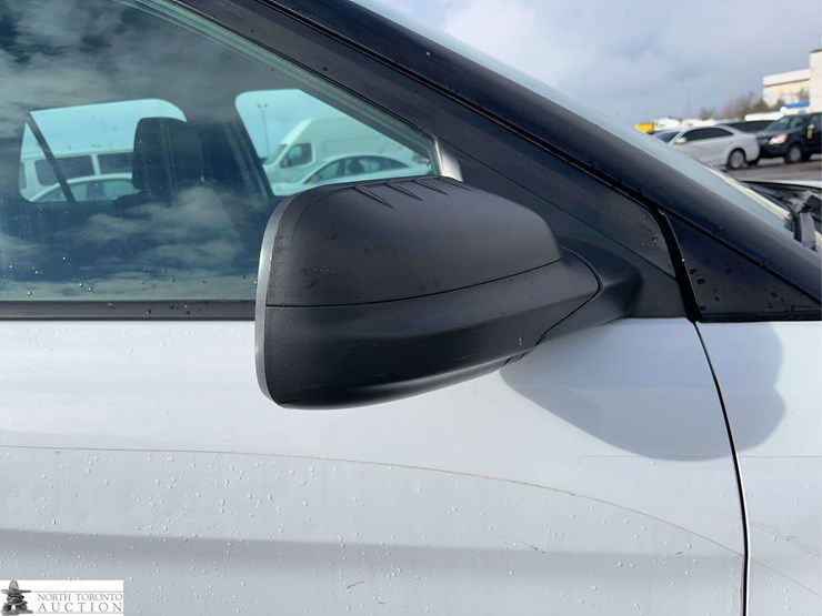 2017-ford-explorer-image-34