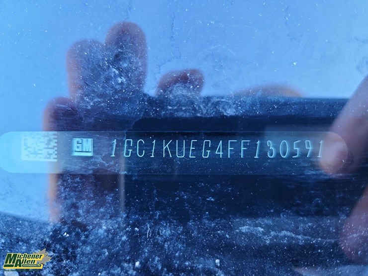 2015-chevrolet-silverado-2500hd-image-38