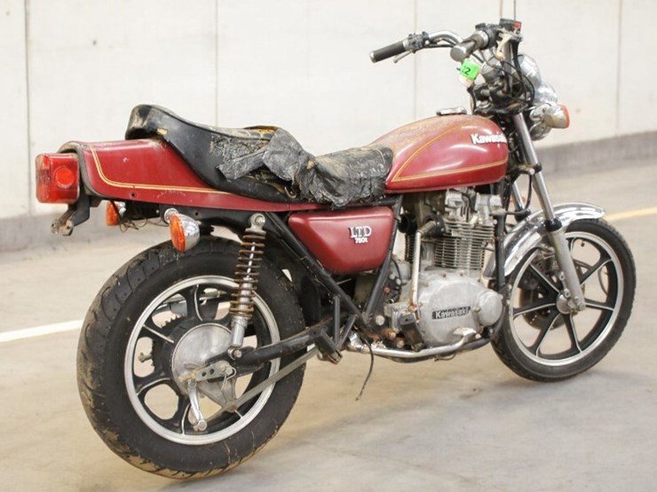 1980-kawasaki-kz750-twin-motorcycle-image-3