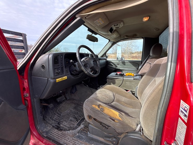 #1113-•-2004-gmc-sierra-pickup-truck-image-22