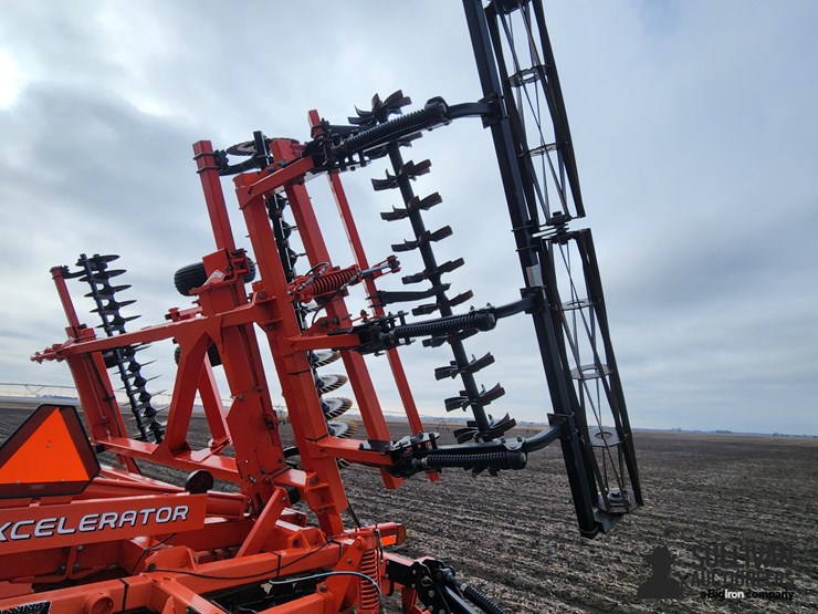 2013-kuhn-krause-excelerator-8000-image-20