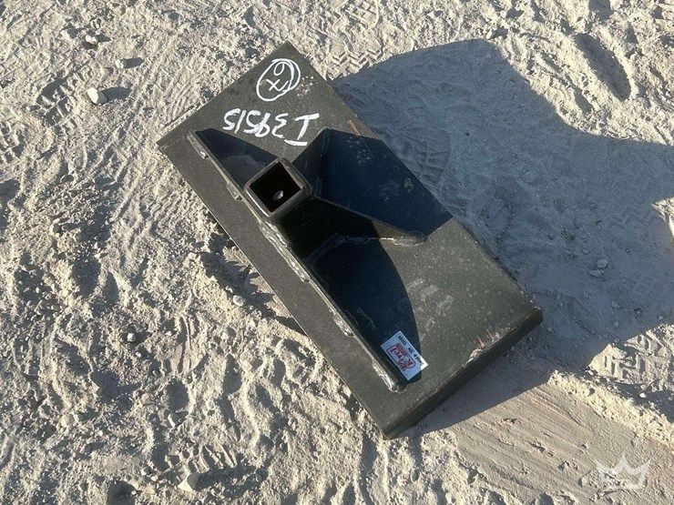 quick-hitch-mini-skid-steer-attachment-image-4