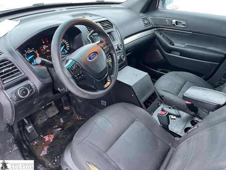 2017-ford-explorer-image-18