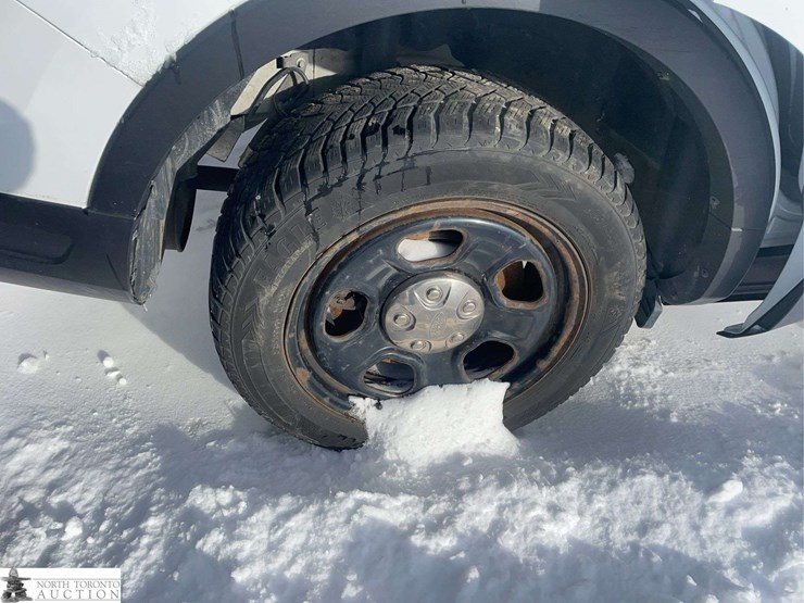 2018-ford-explorer-image-26