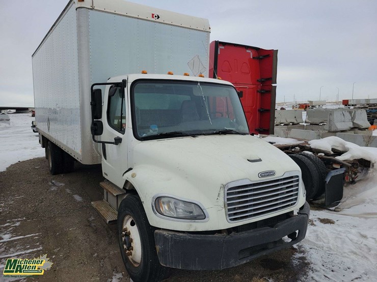 2006-freightliner-m2-106-image-2