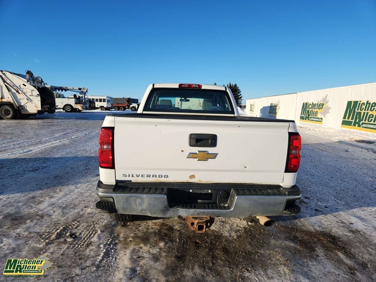 2015-chevrolet-silverado-2500hd-image-9