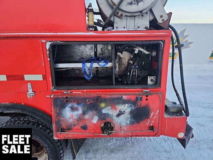 2011-ford-f550-image-33