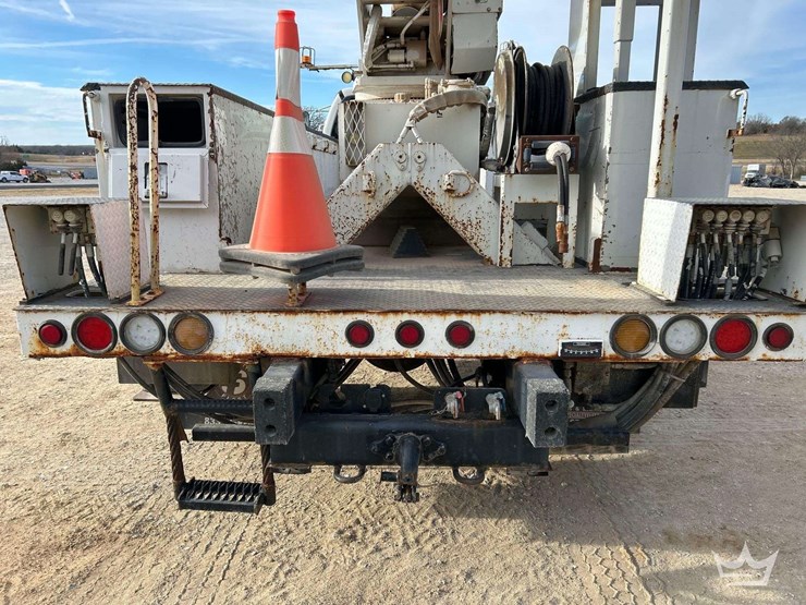 2011-ford-f750-image-24