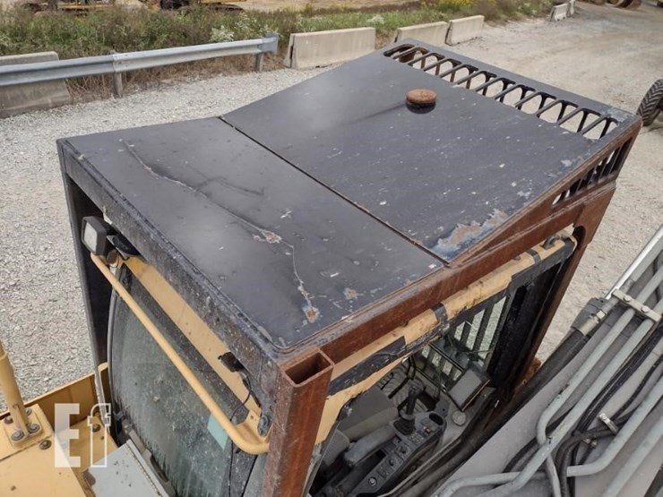 2015-volvo-ec220e-lr-image-52