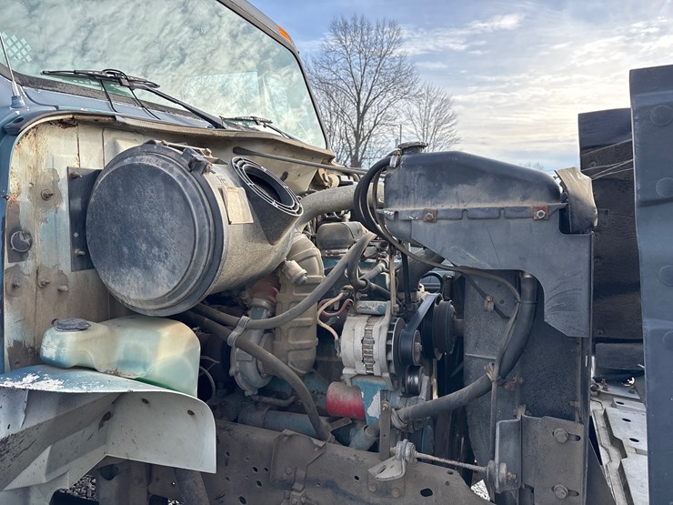 1995-international-4700-image-11