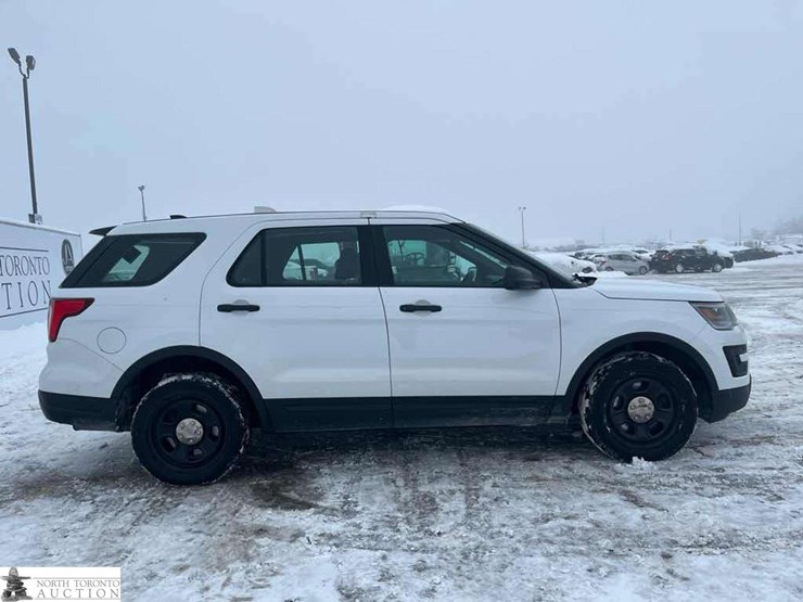 2018-ford-explorer-image-10