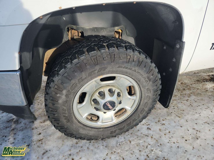 2013-gmc-sierra-2500hd-image-12