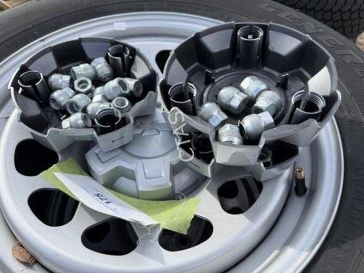 #175-•-set-of-4-chevrolet-wheels---255/70r17---take-offs-image-4