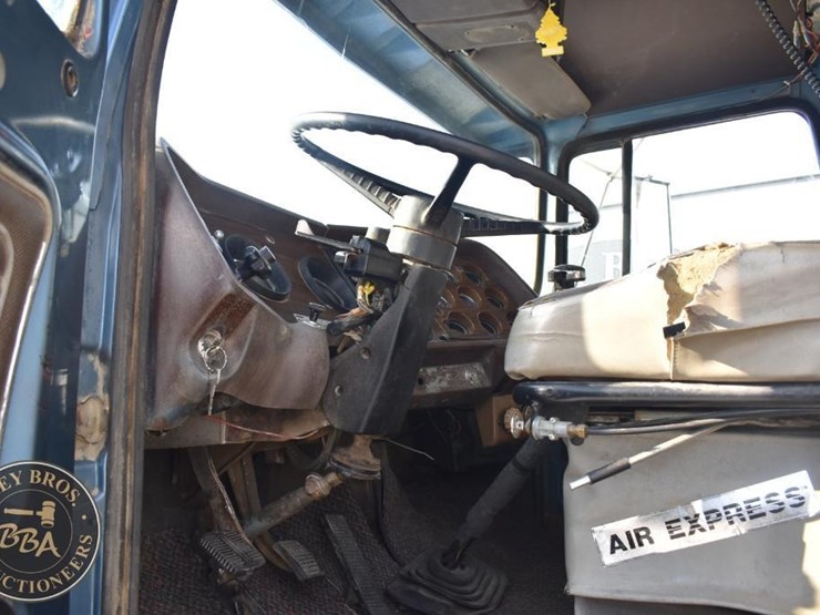 1978-ford-8000-image-16