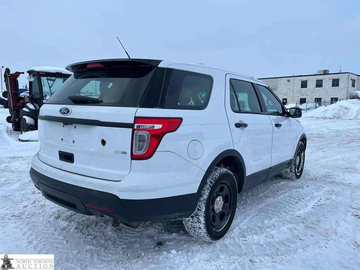 2015-ford-explorer-image-6