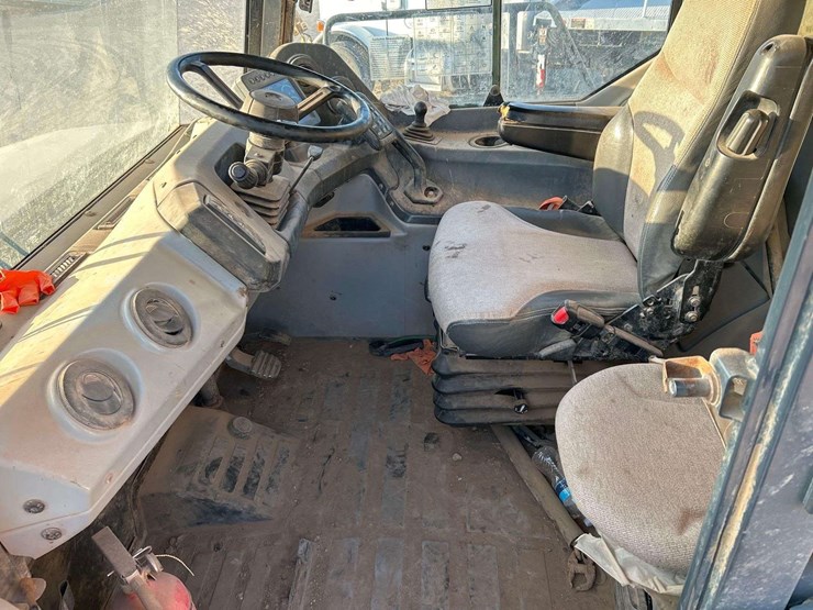2019-deere-460e-image-16