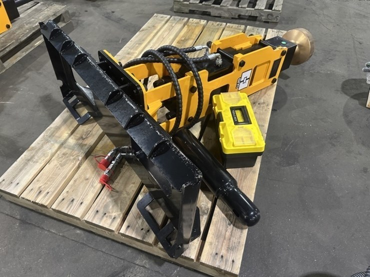 2025-giyi-680-post-driver-image-4