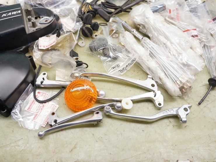 kawasaki-miscellaneous-parts-lot-image-4