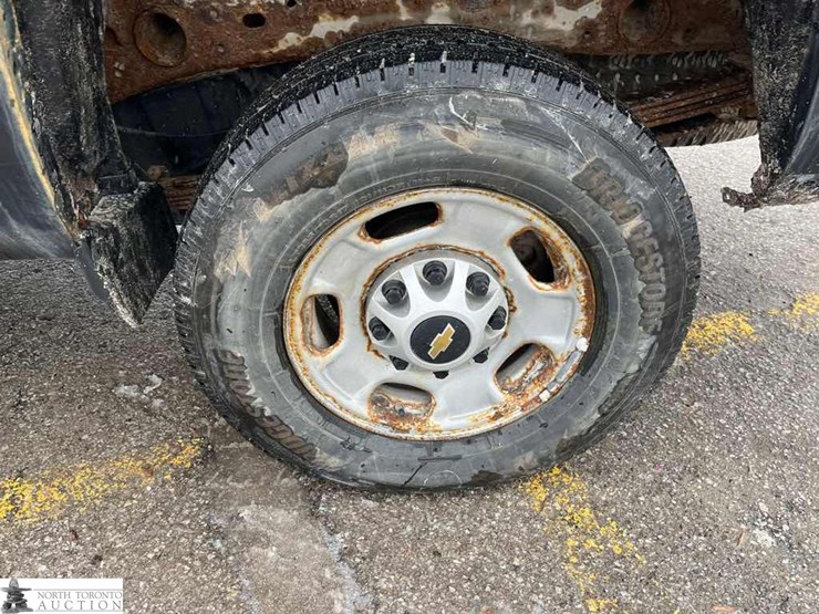 2015-chevrolet-k2500-image-14