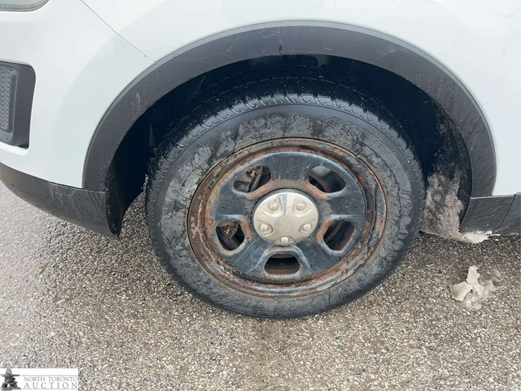 2019-ford-explorer-image-11