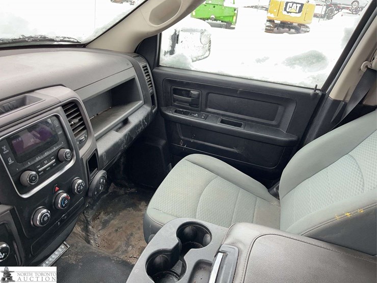 2014-dodge-1500-image-18