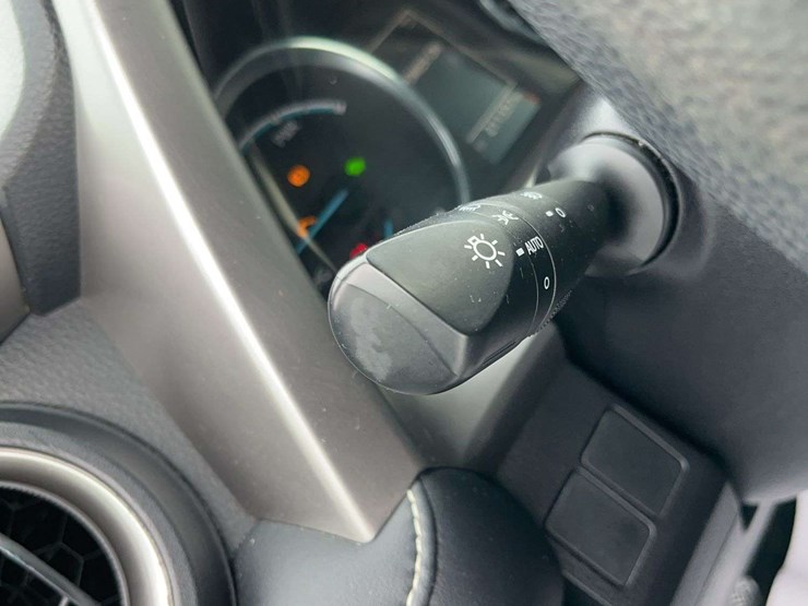 2017-toyota-rav4-image-21