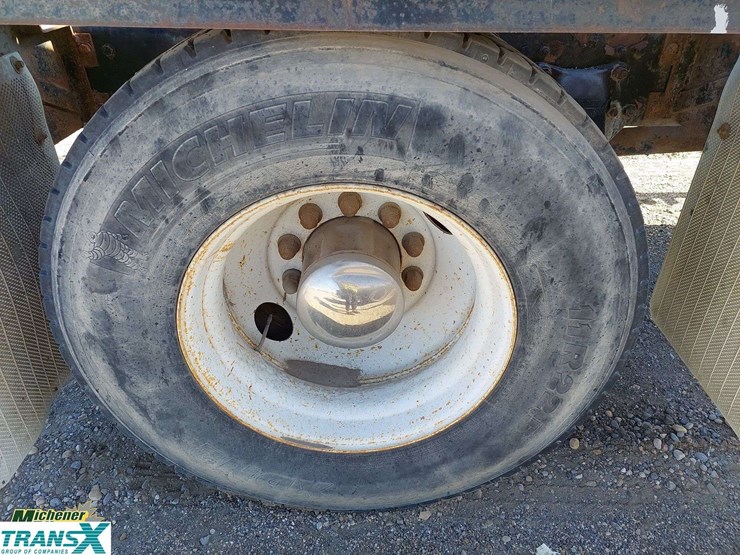 2005-freightliner-m2-106-image-7