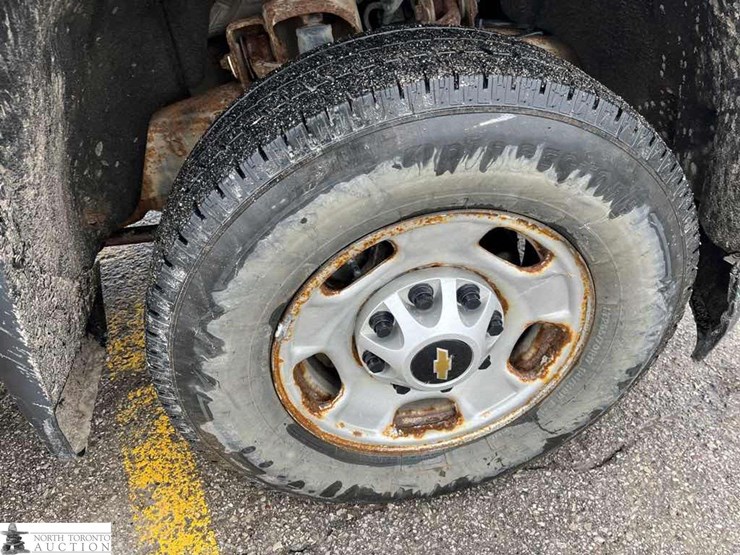 2015-chevrolet-k2500-image-17