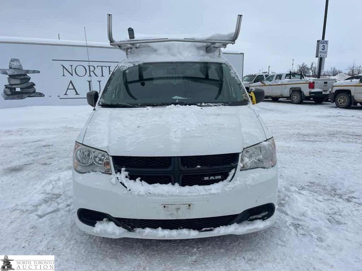 2015-ram-tradesman-image-2