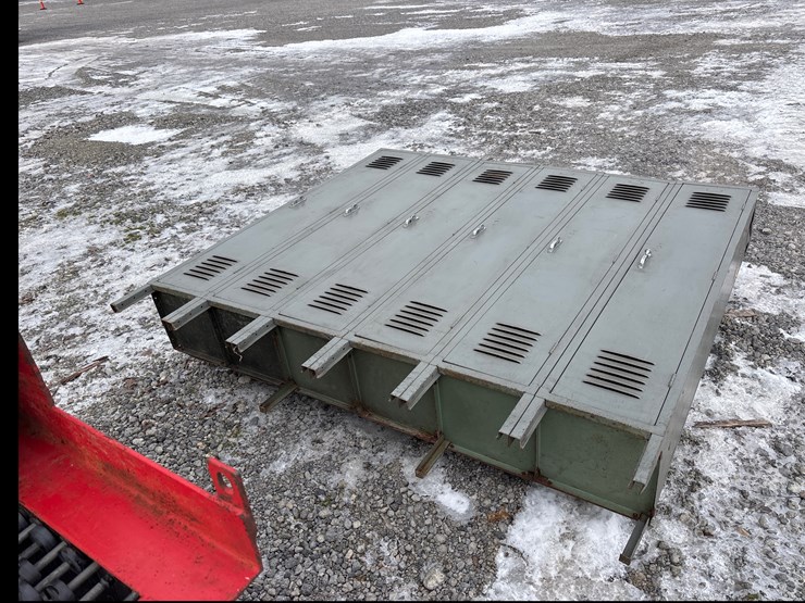 #6533-•-e1.-lockers-image-2